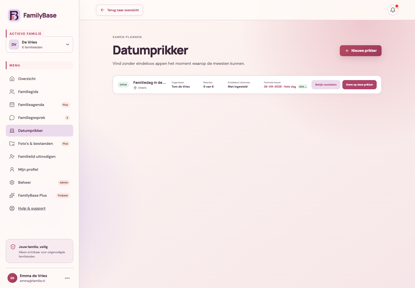 De FamilyBase-datumprikker met een voorbeeldactiviteit en knoppen om te stemmen of resultaten te bekijken