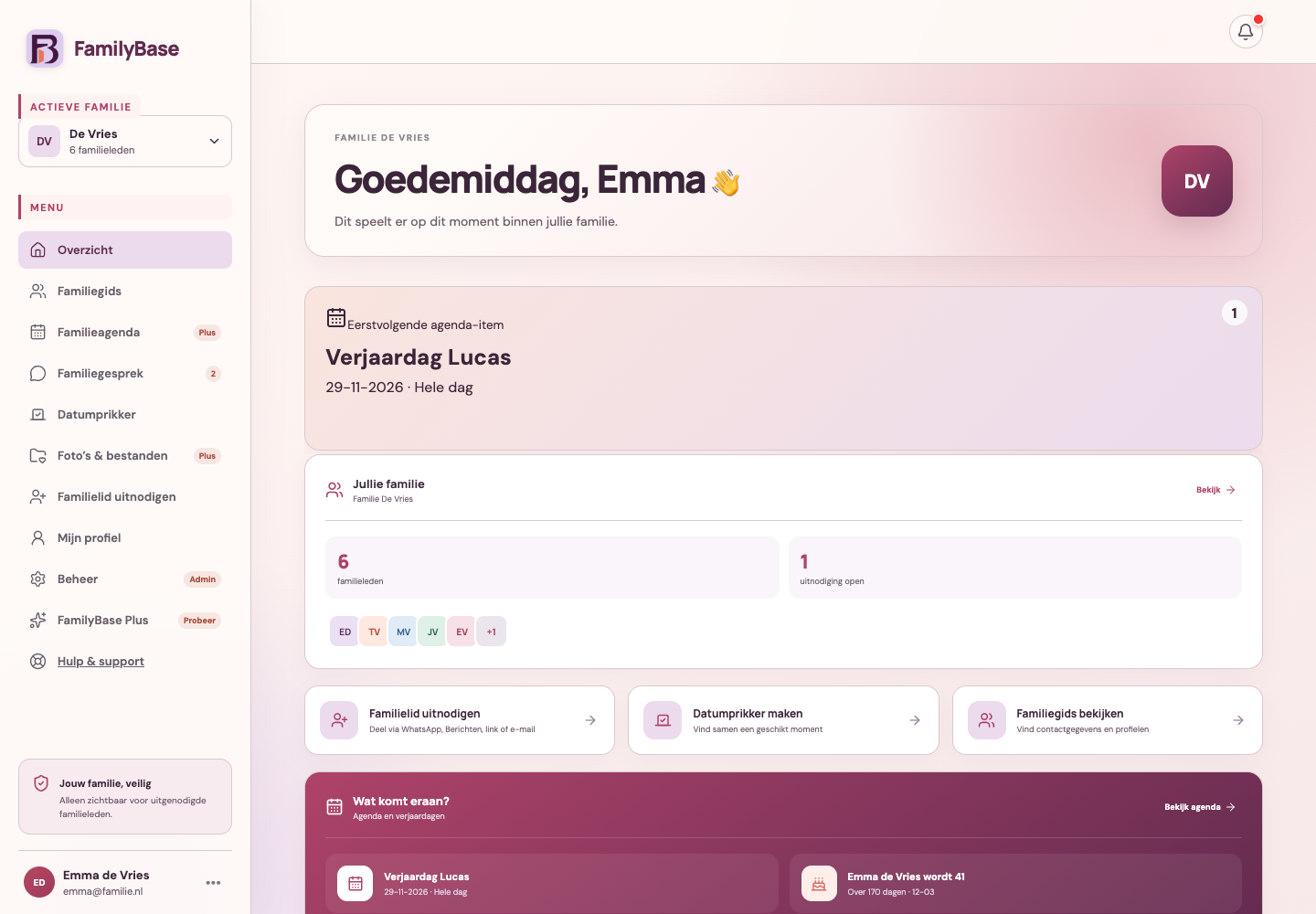 Het FamilyBase-overzicht met links het hoofdmenu en rechts familie-informatie en komende gebeurtenissen